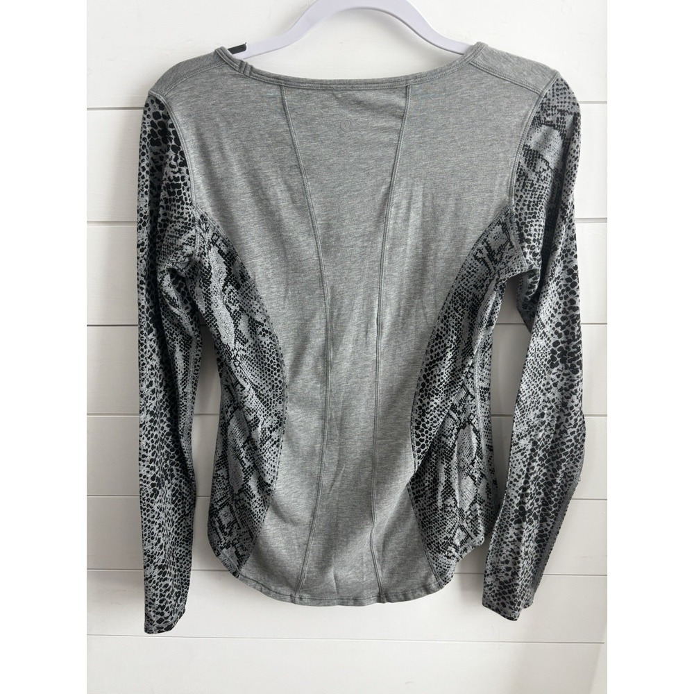 Lululemon Between The‎ Lines L/S Shirt Snake Print Gray sz 4 6 S Women's  0320